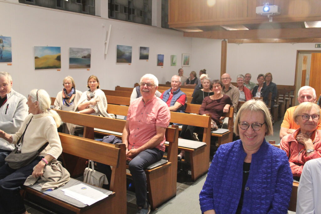 Gut gelauntes Publikum beim Eröffnungsabend in der Kulturkirche Gleuel